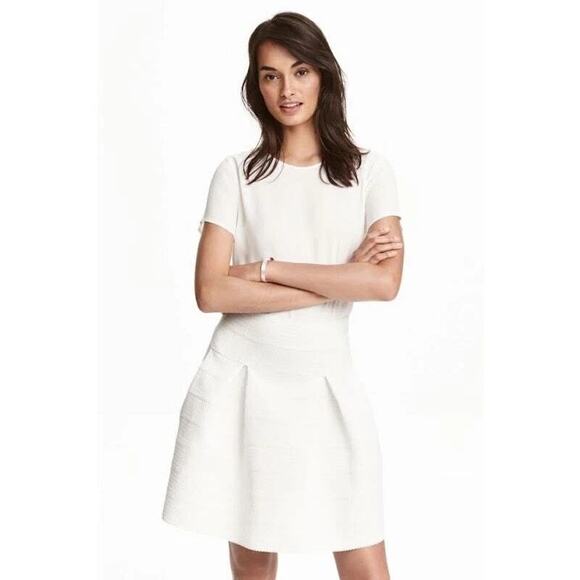 H&M White Embroidered Texture Pleated High Waisted Stripe A Line Mini Skirt Sz M - Picture 4 of 6